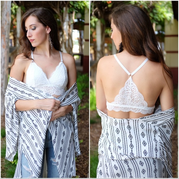 ✨LAST ONE✨White triangle Back lined lace bralette - Picture 4 of 5